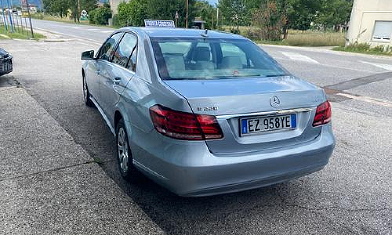 Mercedes-Benz E 220 ...