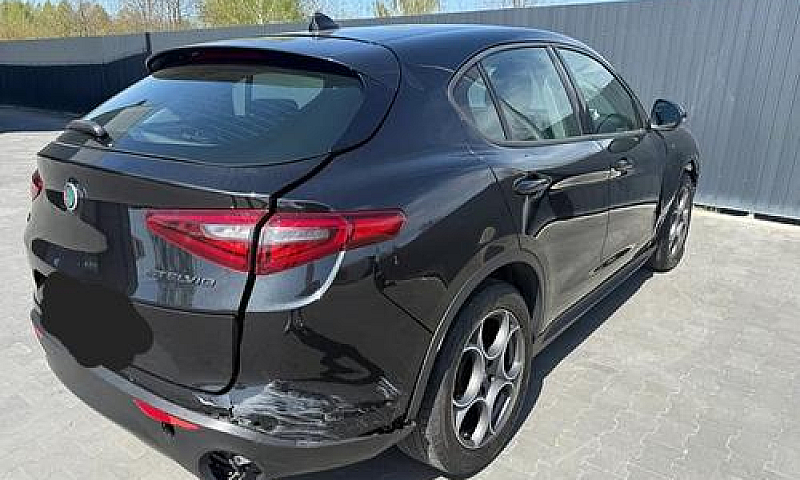Alfa Romeo Stelvio 2...