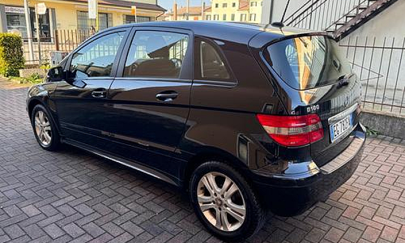 Mercedes-Benz B 180 ...