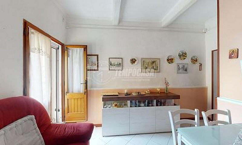 Porzione Di Casa Con...
