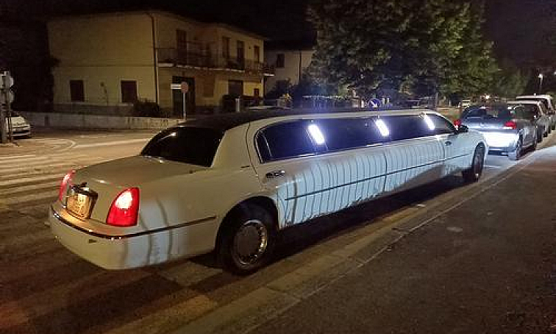 Lincoln Limousine Lu...