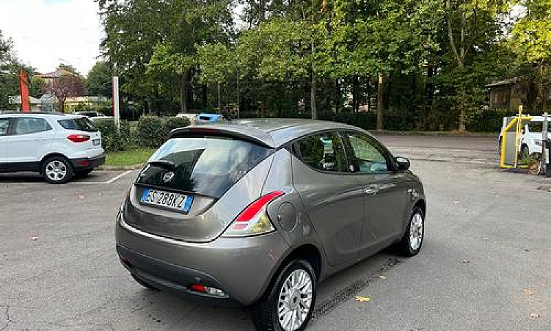 Lancia Ypsilon 0.9 T...