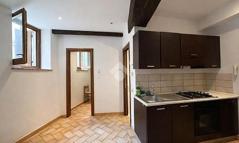 2 Locali A Viterbo...