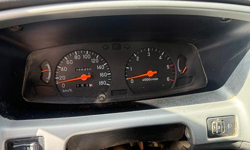 Mitsubishi L200 K74...