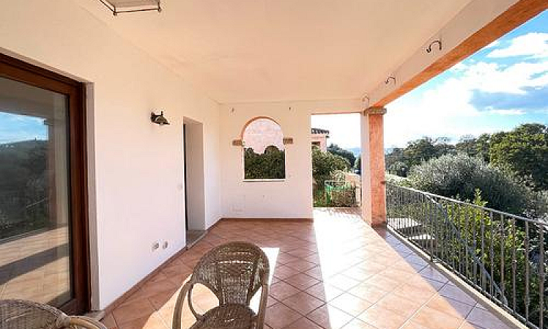 Casa Con Ingresso In...