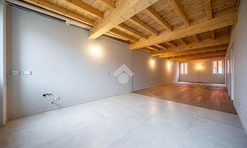 4 Locali A Carpi...