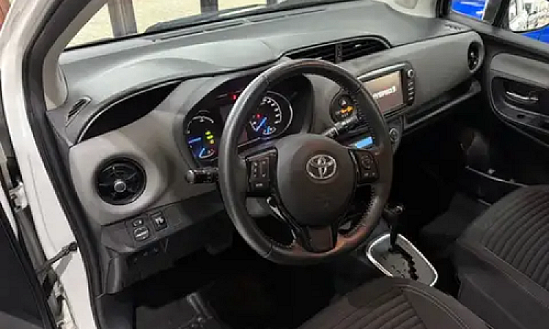 Toyota Yaris 1.5 Hyb...