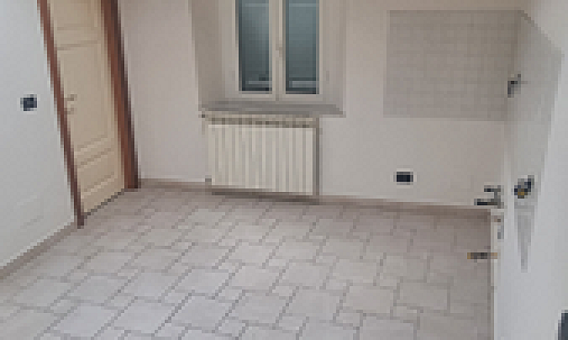Casa Con Ingresso In...
