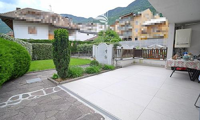 Laives: Casa Bifamil...