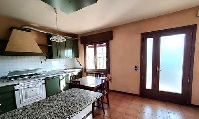 4 Locali A Bassano D...
