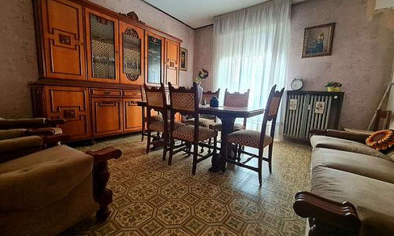 Appartamento Di Tre ...