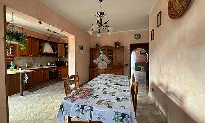 5 Locali A Gualdo Ta...