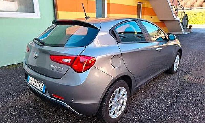 Alfa Romeo Giulietta...