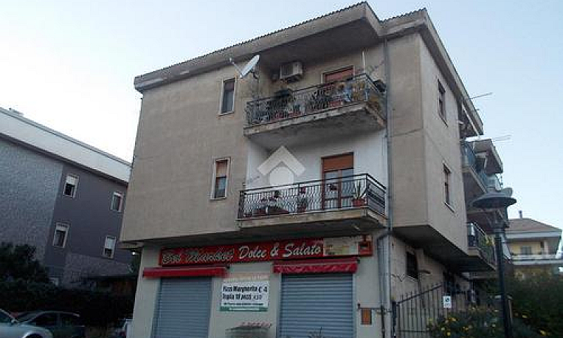 4 Locali A Castrolib...