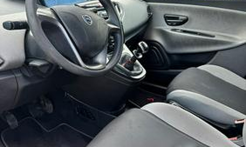 Lancia Ypsilon 1.2 C...