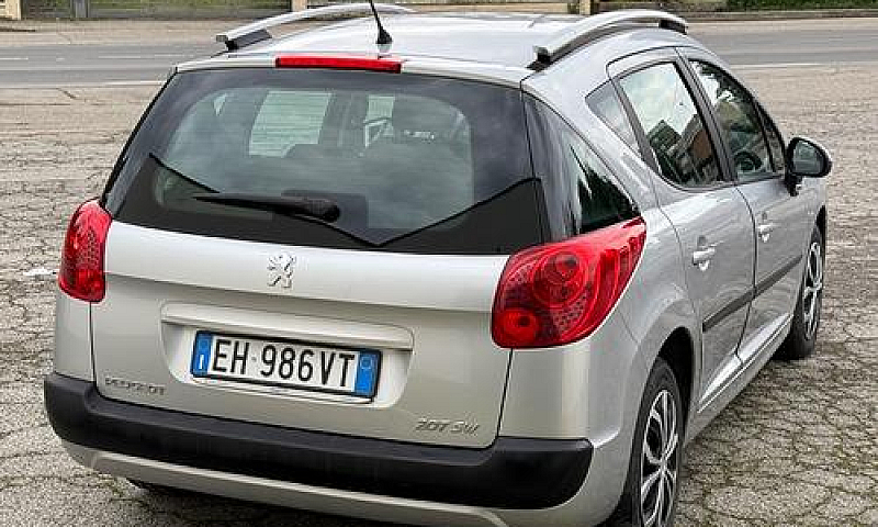 Peugeot 207 1.4 8V 7...