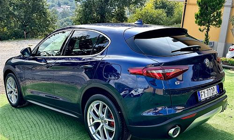 Alfa Romeo Stelvio 2...