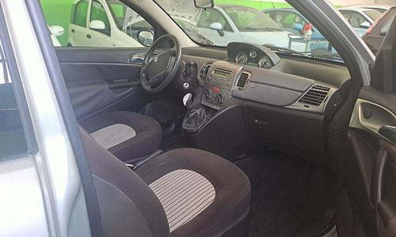 Lancia Ypsilon 1.2...