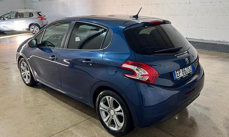 Peugeot 208 1.4 Hdi ...
