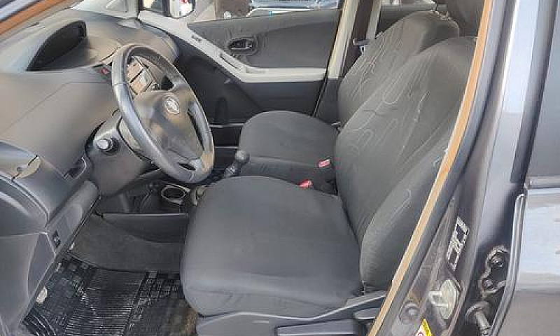 Toyota Yaris 1.0 5 P...