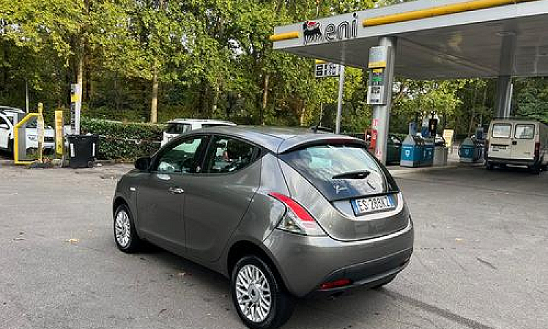 Lancia Ypsilon 0.9 T...