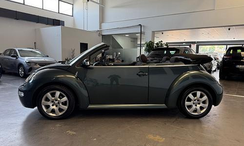 Volkswagen New Beetl...