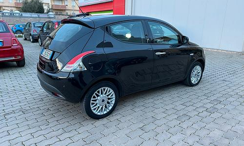 Lancia Ypsilon 1.2 6...