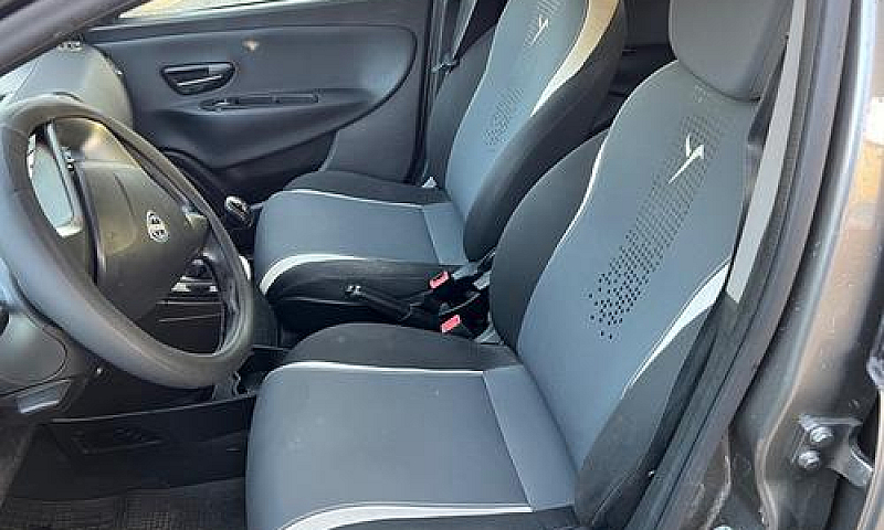 Lancia Ypsilon 1.3 M...