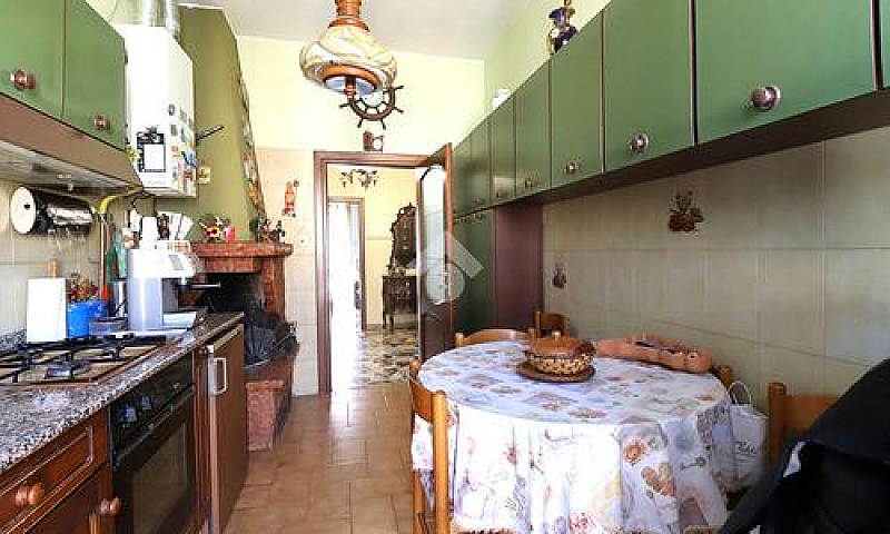 4 Locali A Terni...