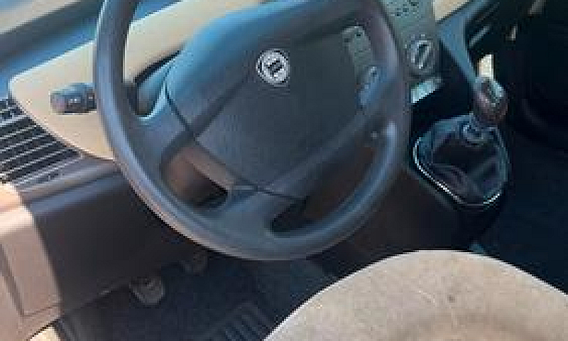 Lancia Ypsilon ...