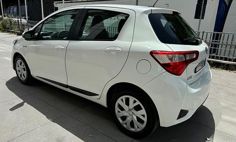 Toyota Yaris 1.5 Hyb...