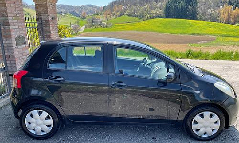 Toyota Yaris 1.3 5 P...
