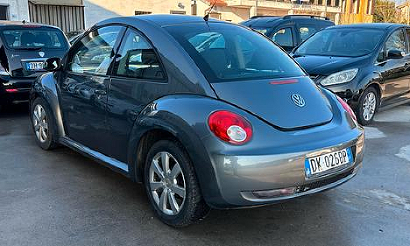 Volkswagen New Beetl...