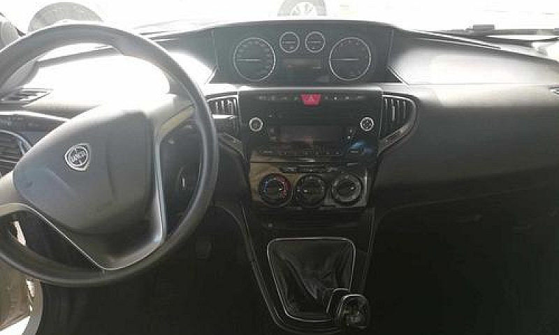 Lancia Ypsilon...