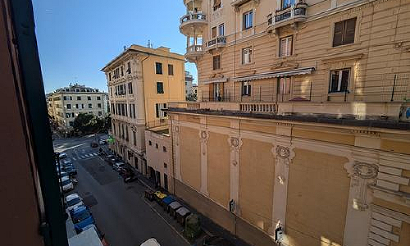 Appartamento A Genov...