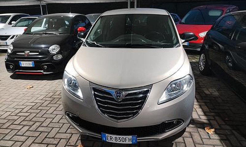 Lancia Ypsilon Con 2...