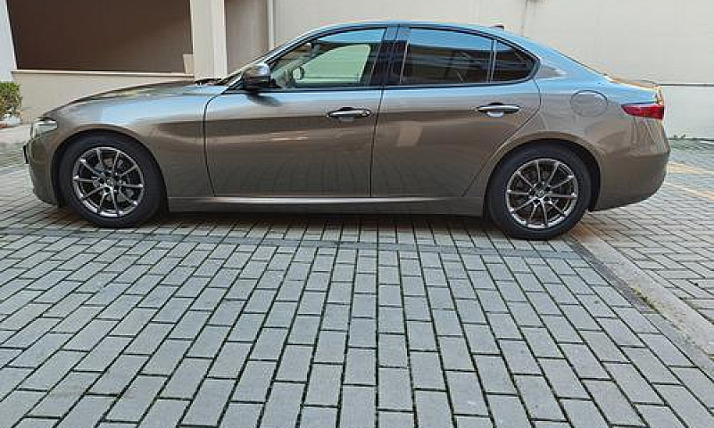 Alfa Romeo Giulia (2...
