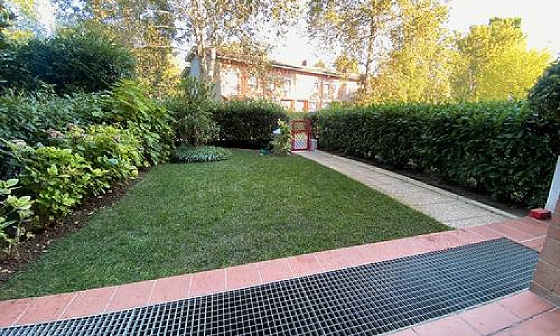 2 Camere Con Giardin...