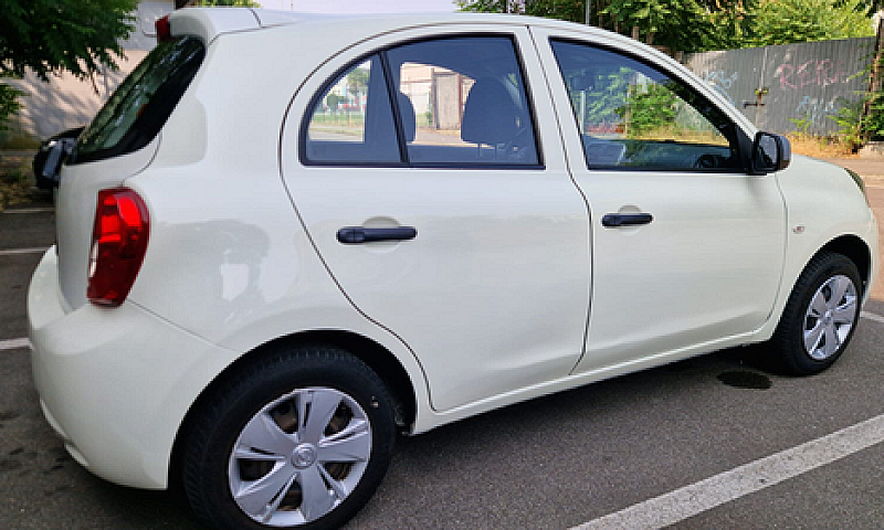 Nisan Micra { Gpl}...