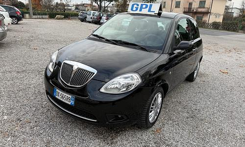 Lancia Ypsilon 1.4 E...