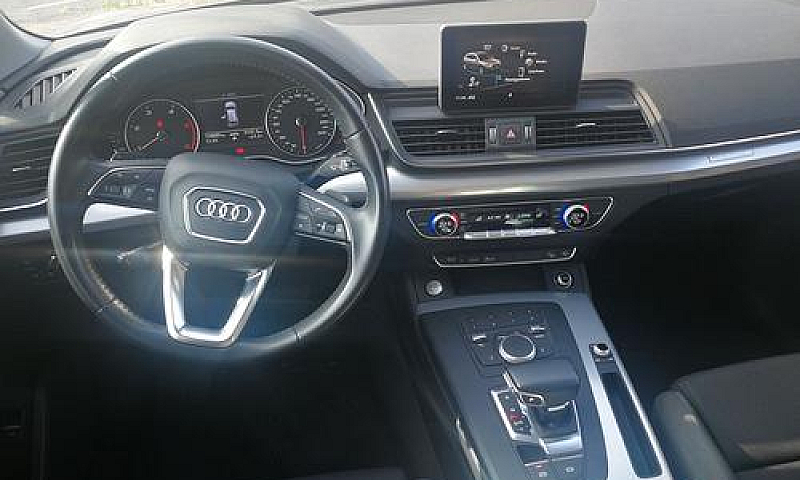 Audi Q% Business Spo...