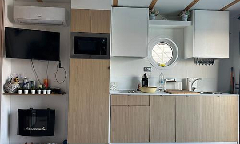 House Boat New Darse...