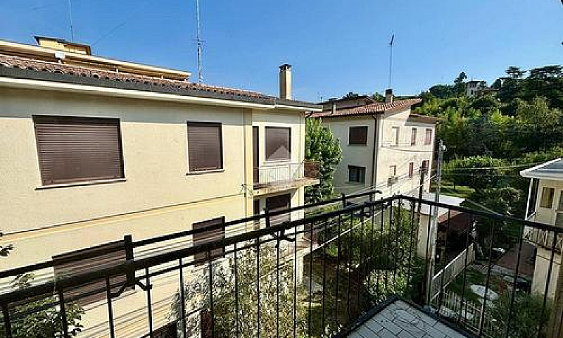 3 Locali A Coneglian...