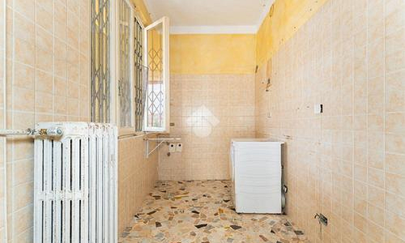3 Locali A Caselle T...