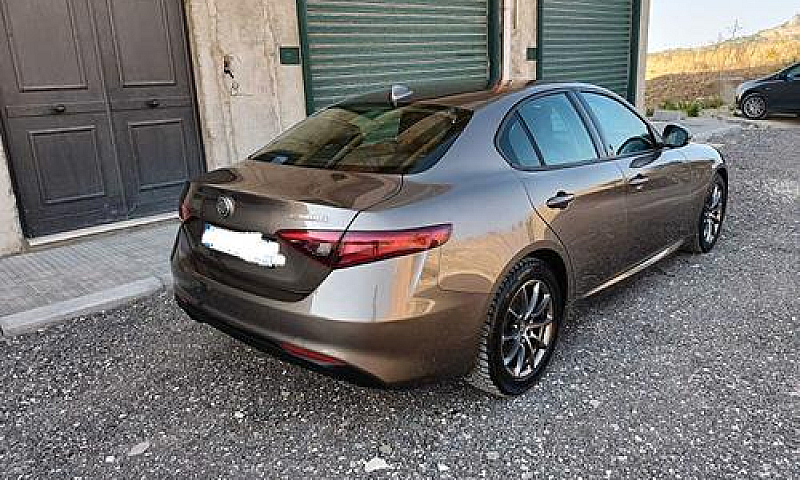 Alfa Romeo Giulia 2....