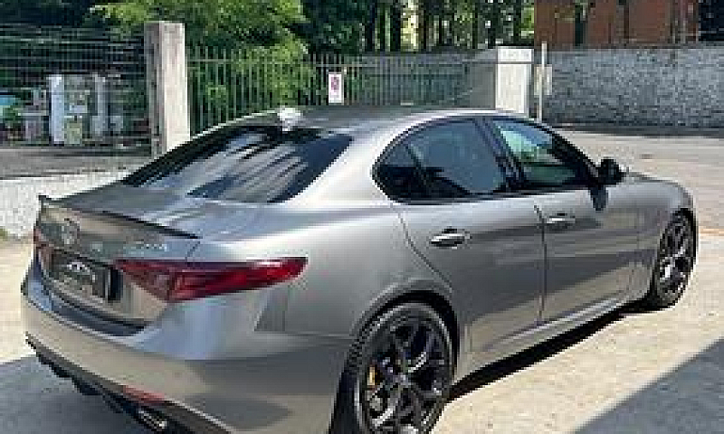 Alfa Romeo Giulia 2....
