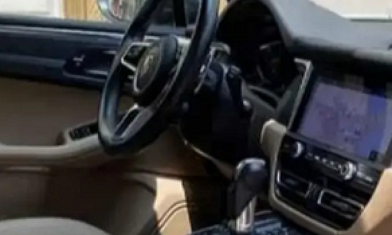 Porsche Macan...