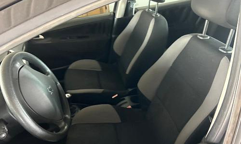 Peugeot 207 1.4 8V 7...