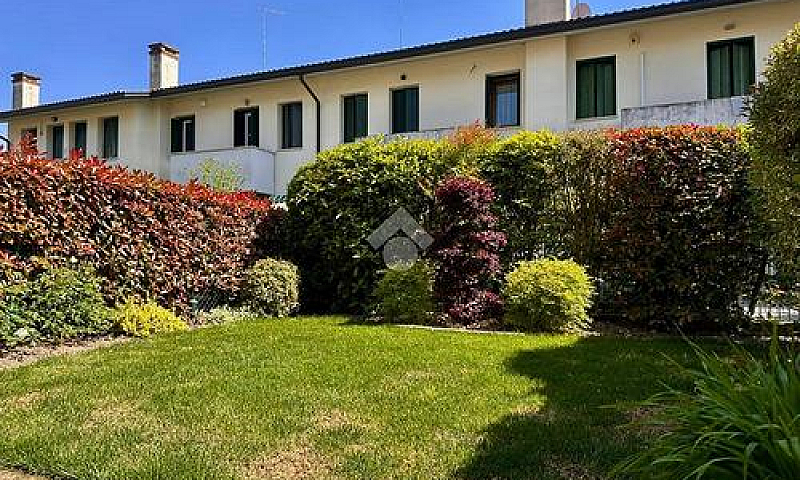 3 Locali A Asolo...