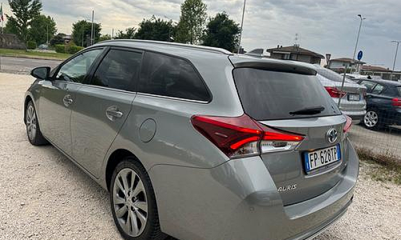 Toyota Auris Touring...